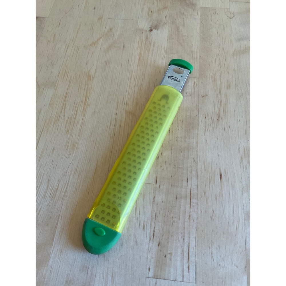 Trudeau Stainless Steel Handheld Zester Grater Protective Cover Green Handle
